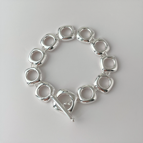 Stevige sterlingzilveren armband met gedurfde look en vierkante frameschakels met OT-gesp