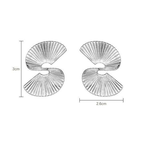 Uniek ontwerp, vloeiende, waaiervormige geometrische oorbellen - goud en zilver