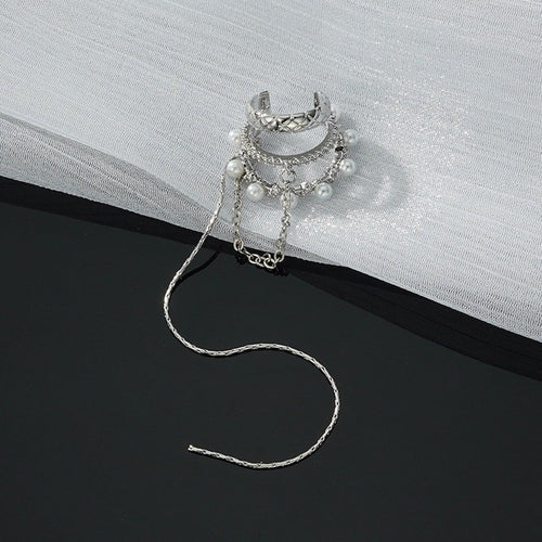 Zilveren ear cuff met ketting